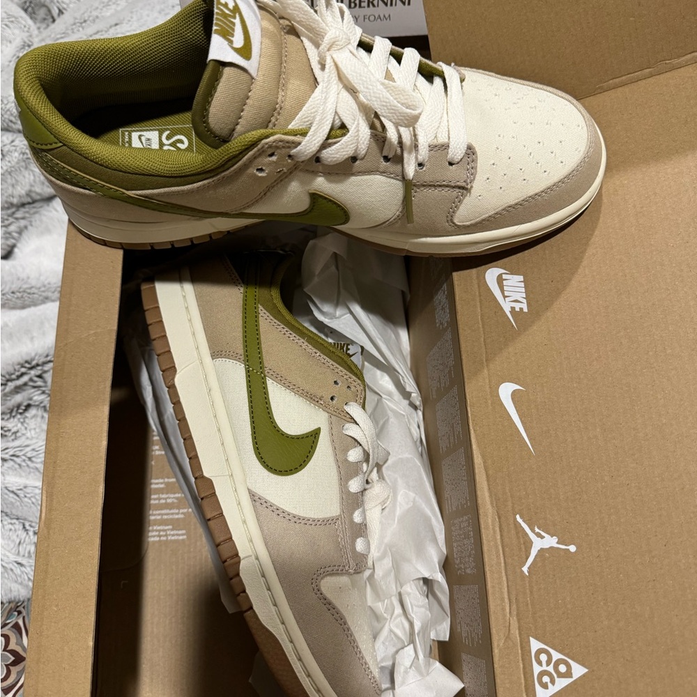 New with tags and box Nike dunks